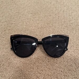 Elegant Black Cat-Eye Sunglasses